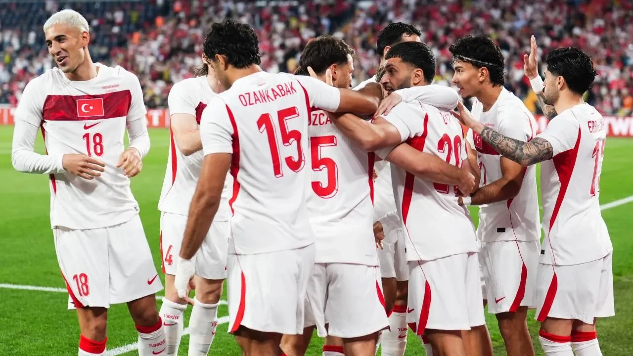 A Milli Takım Teknik Direktörü Montella'dan 4-0 yorumu! İtalyan teknik adam galibiyeti değerlendirdi