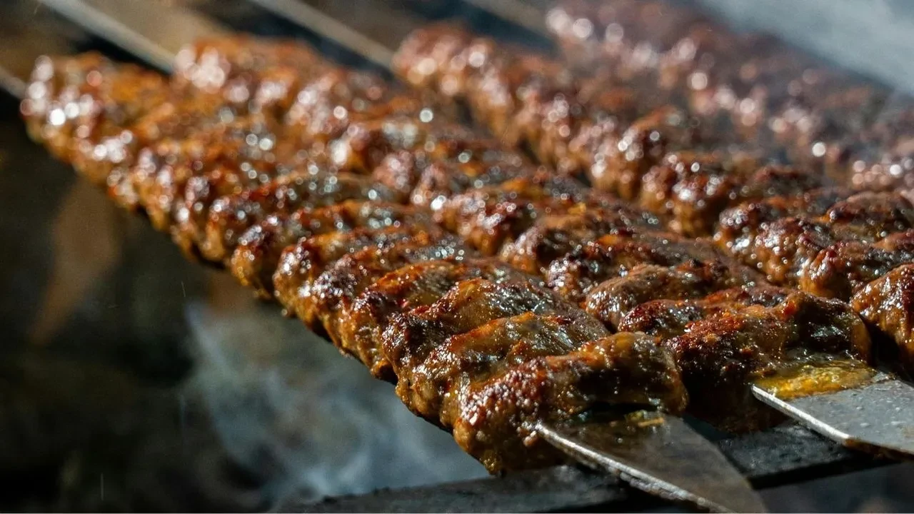 Akşama ne yemek var? derdine son! Güneydoğu mutfağının vazgeçilmez kebabı artık fırında