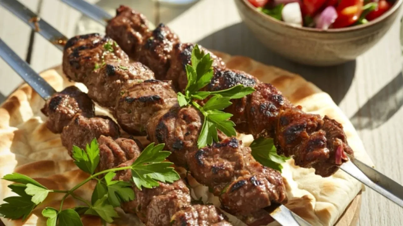 Akşama ne yemek var? derdine son! Güneydoğu mutfağının vazgeçilmez kebabı artık fırında