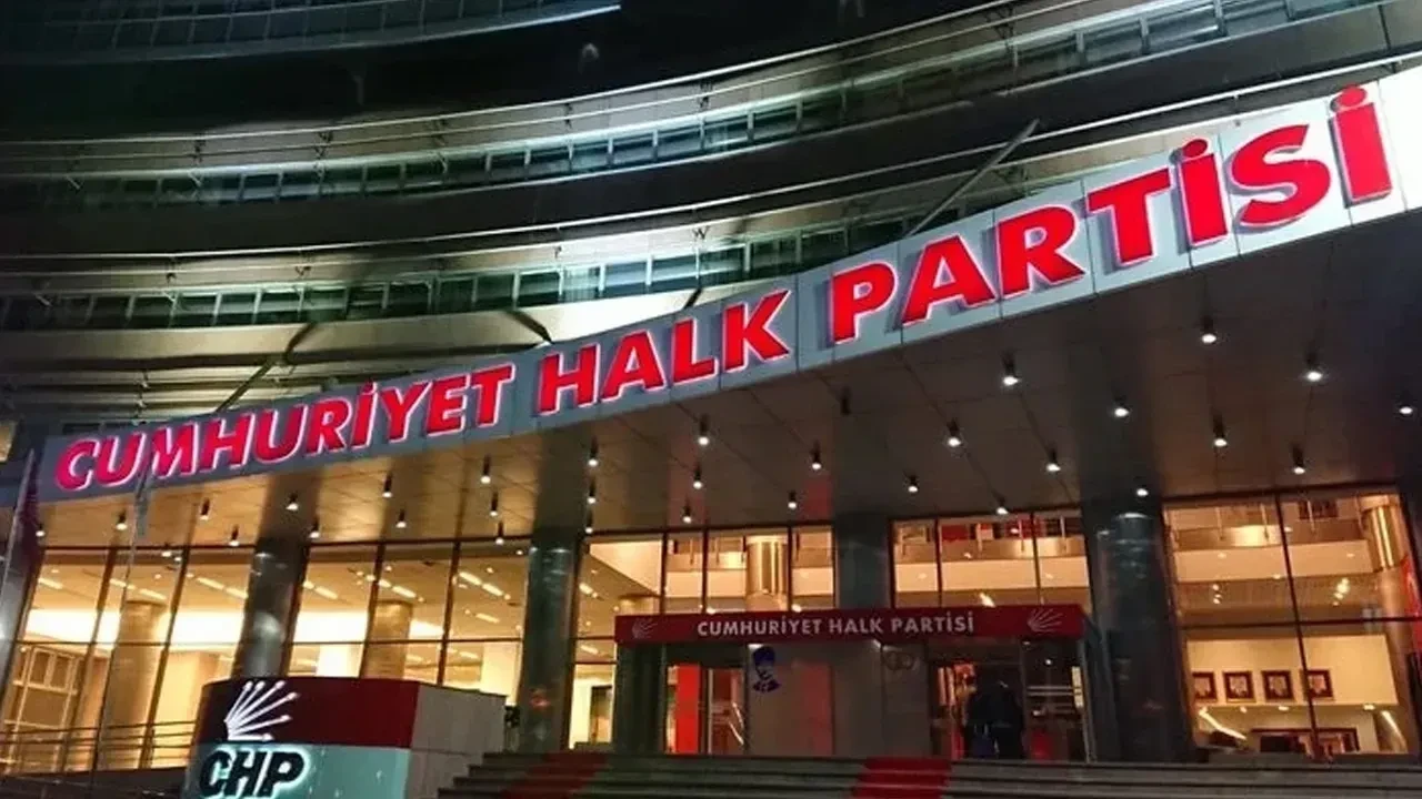 CHP'de 'grup toplantısı' bilmecesi son buldu! Özgür Özel kürsüye çıktı