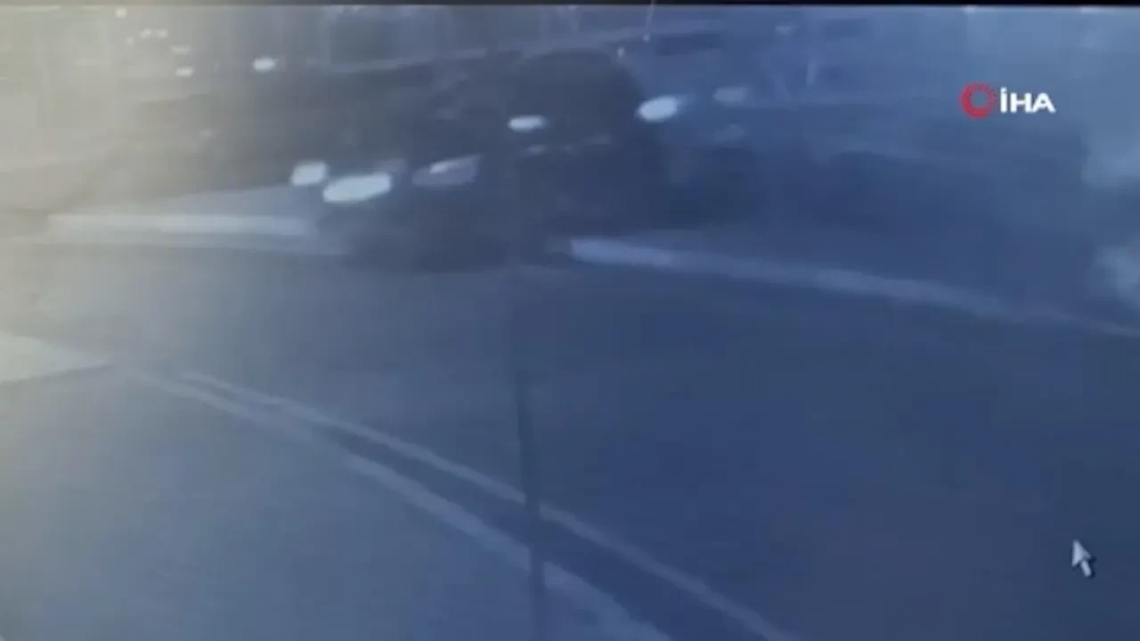 Direksiyon hakimiyetini kaybeden sürücü restorana daldı! O anlar kamerada 
