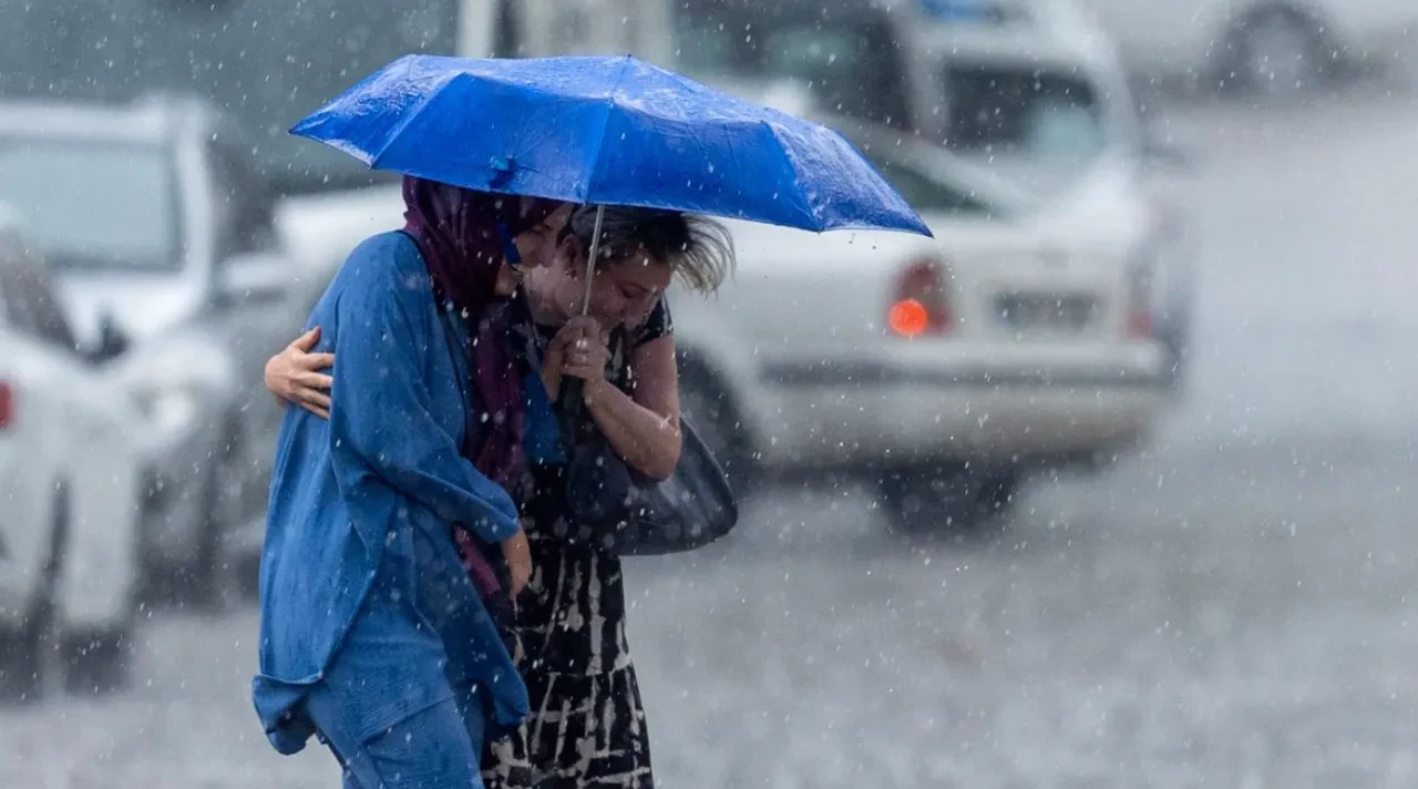 İçişleri Bakanlığı'ndan 4 ile sarı kodlu uyarı: Kuvvetli sağanak geliyor