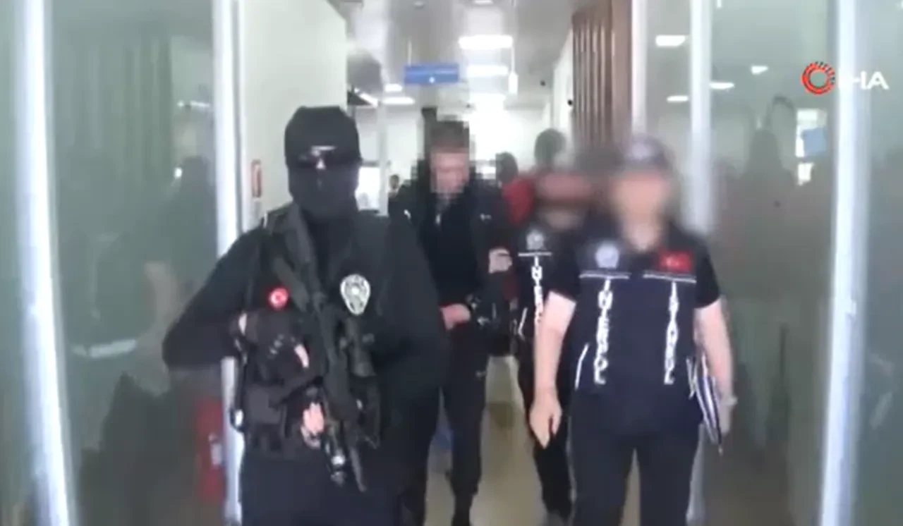 MİT ve polisin ortak operasyonuyla İstanbul'da yakalanmıştı: Uyuşturucu kartelinin kritik ismi iade edildi