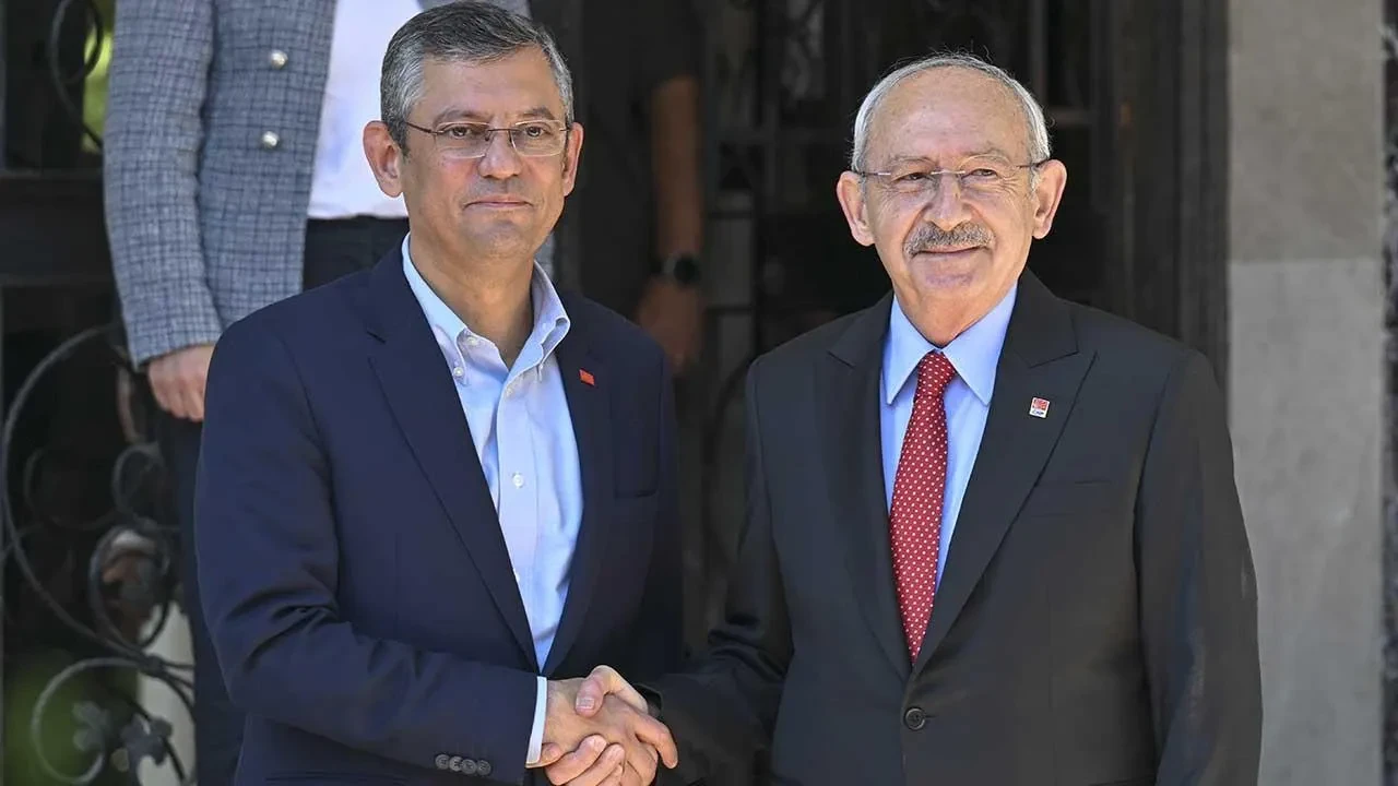 Özgür Özel delegelerden imza toplamaya başladı! Yeni kurultay da yargıya gidebilir