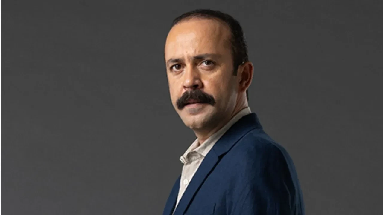 Sarp Akkaya'dan samimi açıklama! Çocuğunu devlet okuluna gönderecek