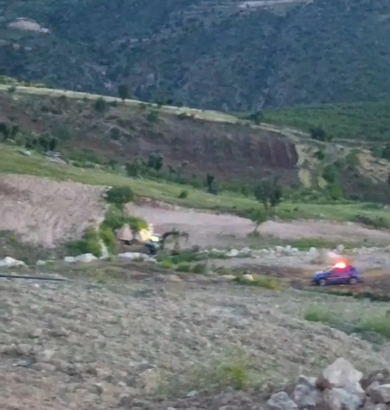 Siirt’te kahreden olay! 3 yaşındaki çocuk babasının kullandığı iş makinesinin altında kaldı
