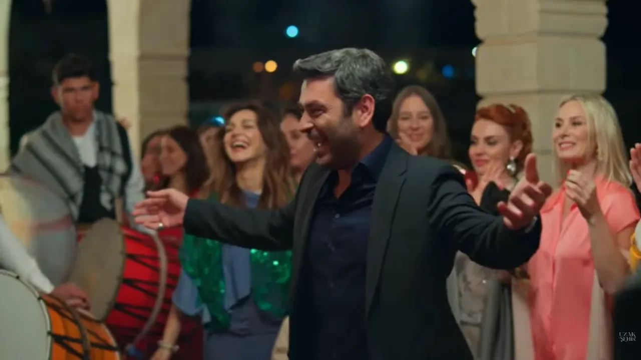 Uzak Şehir sezon finali son sahnesi milyonları ağlattı! Alper Çankaya'dan veda paylaşımı gecikmedi