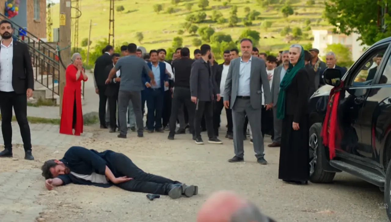 Uzak Şehir sezon finali son sahnesi milyonları ağlattı! Alper Çankaya'dan veda paylaşımı gecikmedi