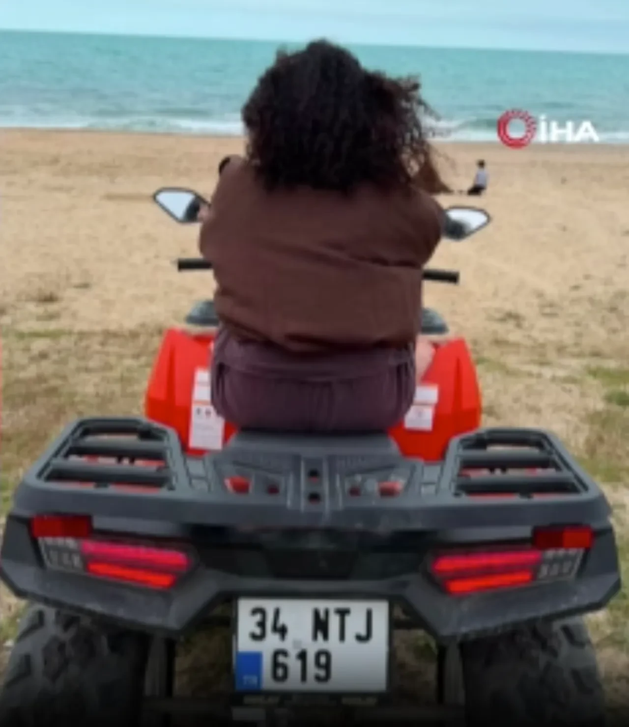 Arnavutköy’de pes dedirten hırsızlık: İlk gün ATV’yle, ertesi gün pantolonun içine koyduğu laptopla kayıplara karıştı