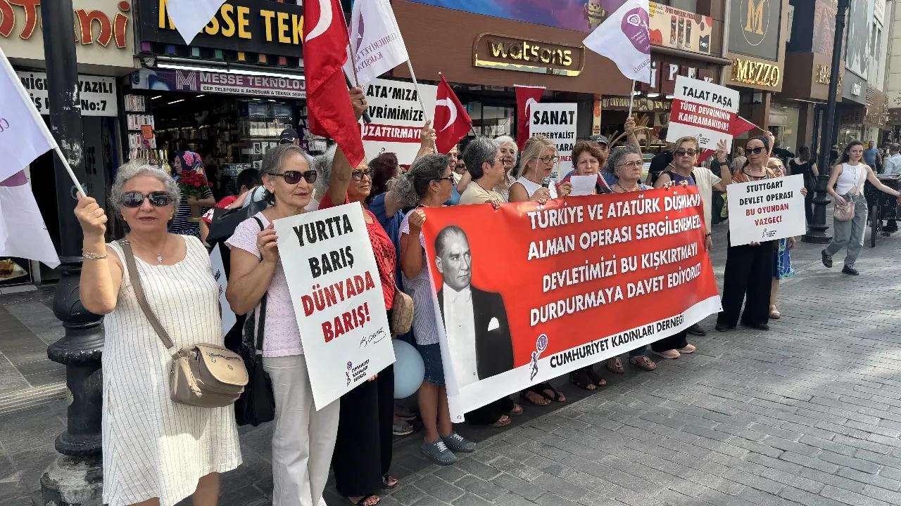 Almanya'da Atatürk'ü ve Türkiye'yi karalayan opera: İptali için imza kampanyası başlattılar