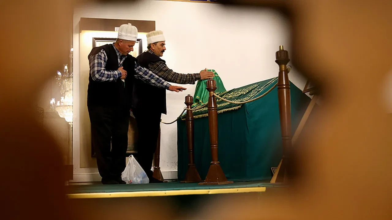 Bakan Tekin duyurdu: MEB'den Alevilik-Bektaşilik inancı için 12 eğitim modülü