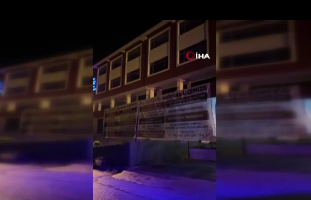 CHP’li iki belediye arasında pankart krizi! Ankara Büyükşehir Belediyesi astı, Haymana Belediyesi kaldırdı