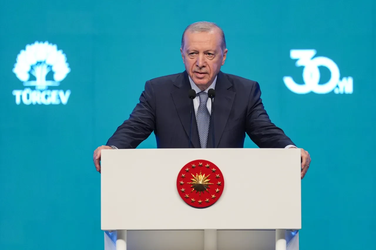 Cumhurbaşkanı Erdoğan'dan TÜRGEV'i hedef alan CHP'ye tepki: 'Gençlerimizi meze yaptırmayacağız'
