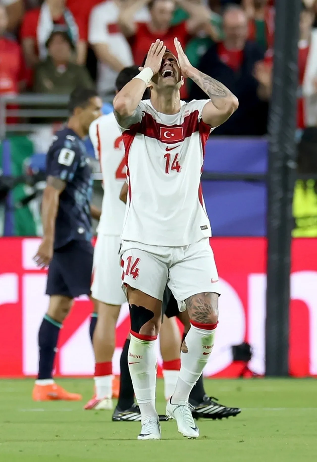 Dünya Kupası'na çok erken veda! Milli futbolcular gözyaşlarına boğuldu 
