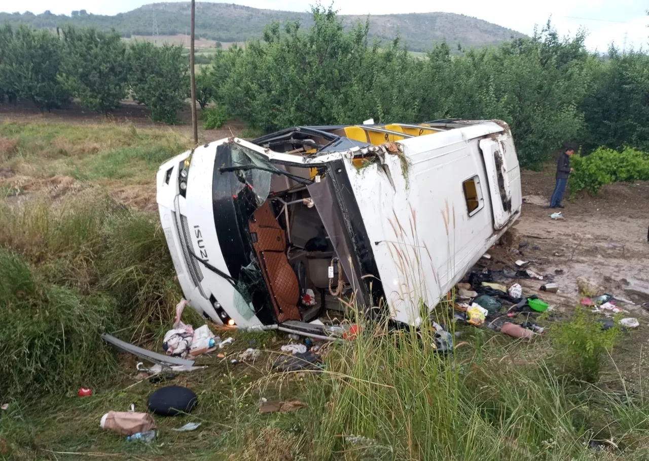 Isparta'da tur minibüsü şarampole yuvarlandı: 5 ölü, 25 yaralı