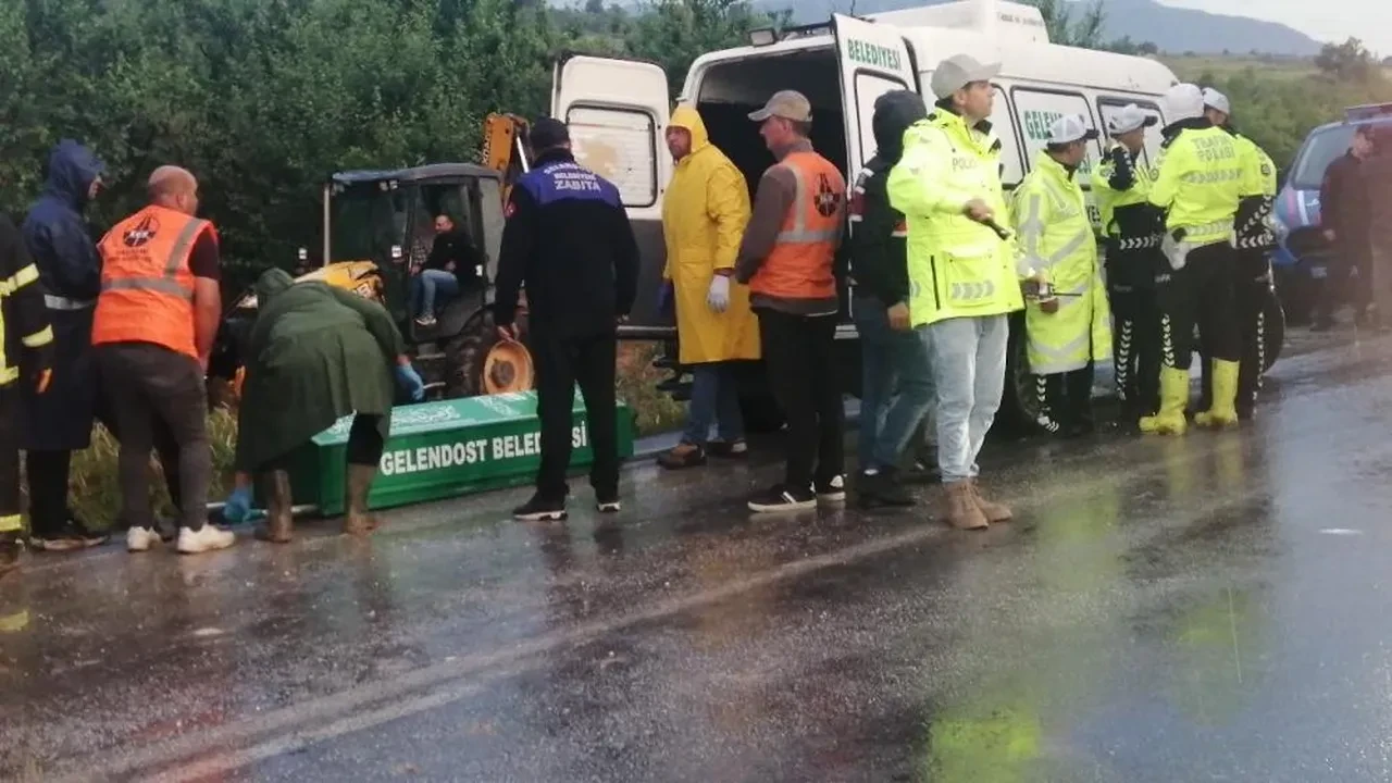 Isparta'da tur minibüsü şarampole yuvarlandı: 5 ölü, 25 yaralı