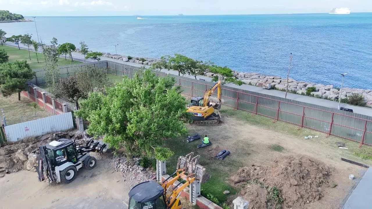 Kadıköy rıhtım camii inşaatında start verildi: İş makineleri sahaya indi