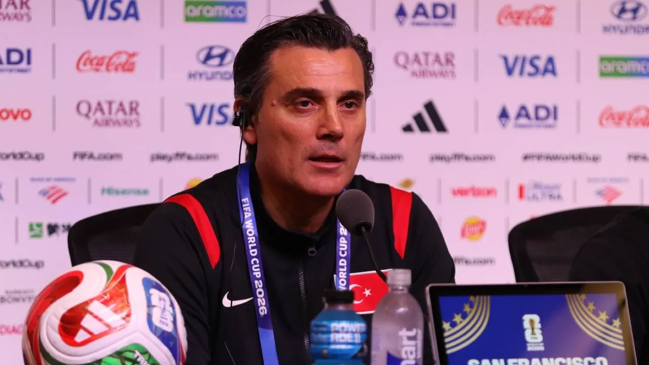 Montella'dan forvet sorusuna çarpıcı cevap! "Forvet konusunu açmanıza şaşırarak bakıyorum"
