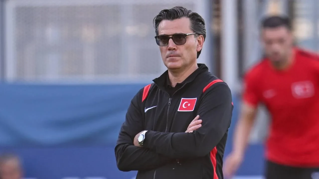 Montella'dan forvet sorusuna çarpıcı cevap! "Forvet konusunu açmanıza şaşırarak bakıyorum"