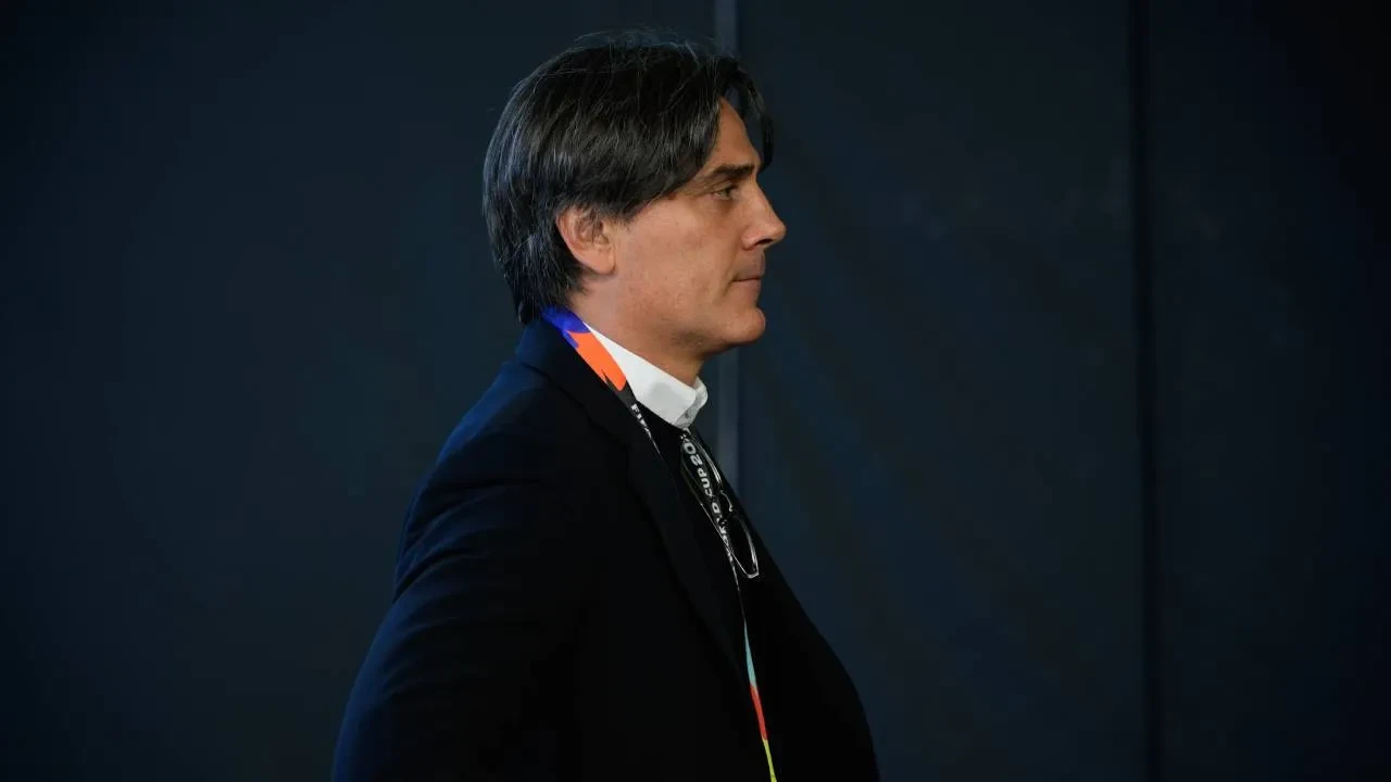Montella'dan forvet sorusuna çarpıcı cevap! "Forvet konusunu açmanıza şaşırarak bakıyorum"