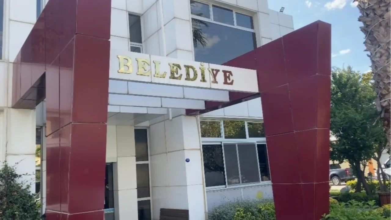 Seferihisar Belediyesine ‘rüşvet’ operasyonunda 5 tutuklama: Başkan Yardımcısı Pehlivan arasında