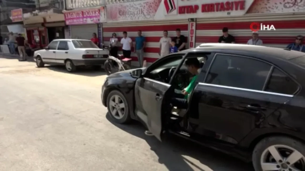 Sınava 1 dakika kala yetişti, aracının el frenini çekmeden araçtan fırlayıp okula koştu: O anlar kamerada 