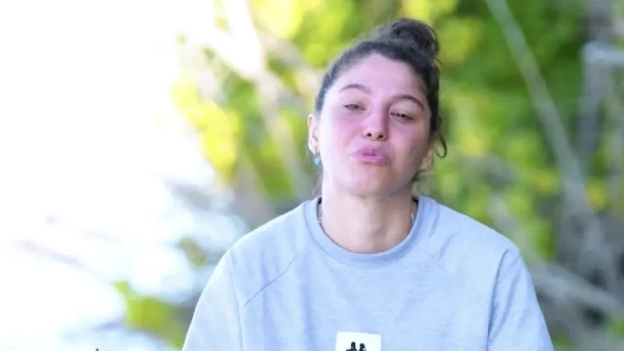 Survivor 2026 finalinde yuhalama sesleri geceye damga vurdu! Seren Ay Çetin apar topar ayrıldı