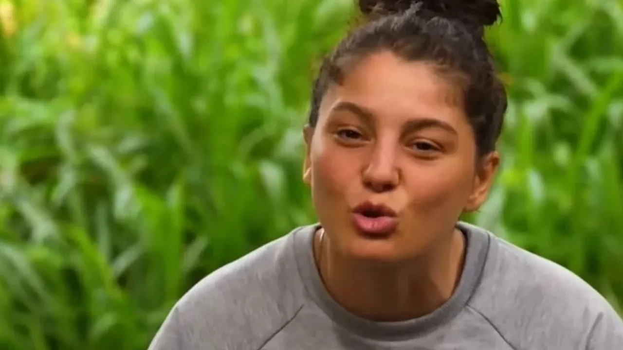 Survivor 2026 finalinde yuhalama sesleri geceye damga vurdu! Seren Ay Çetin apar topar ayrıldı