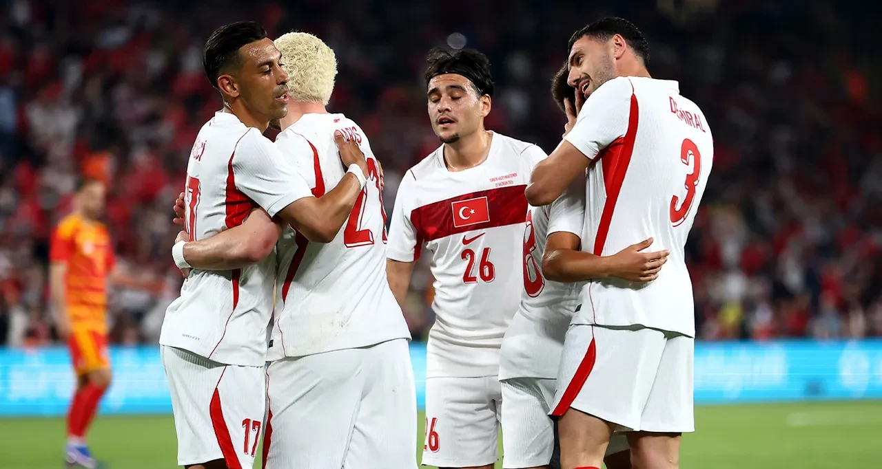 TRT 1 CANLI Türkiye Paraguay maçı nereden izlenir? Şifresiz Dünya Kupası maçı başlıyor