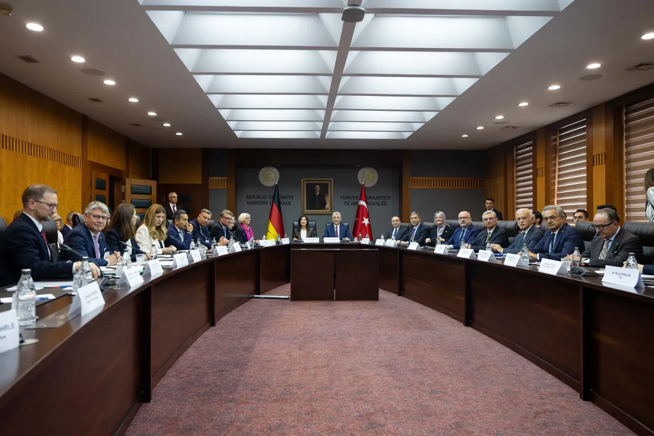 Türk vatandaşları için Almanya vizesinde kritik gelişme: Bakan Bolat duyurdu