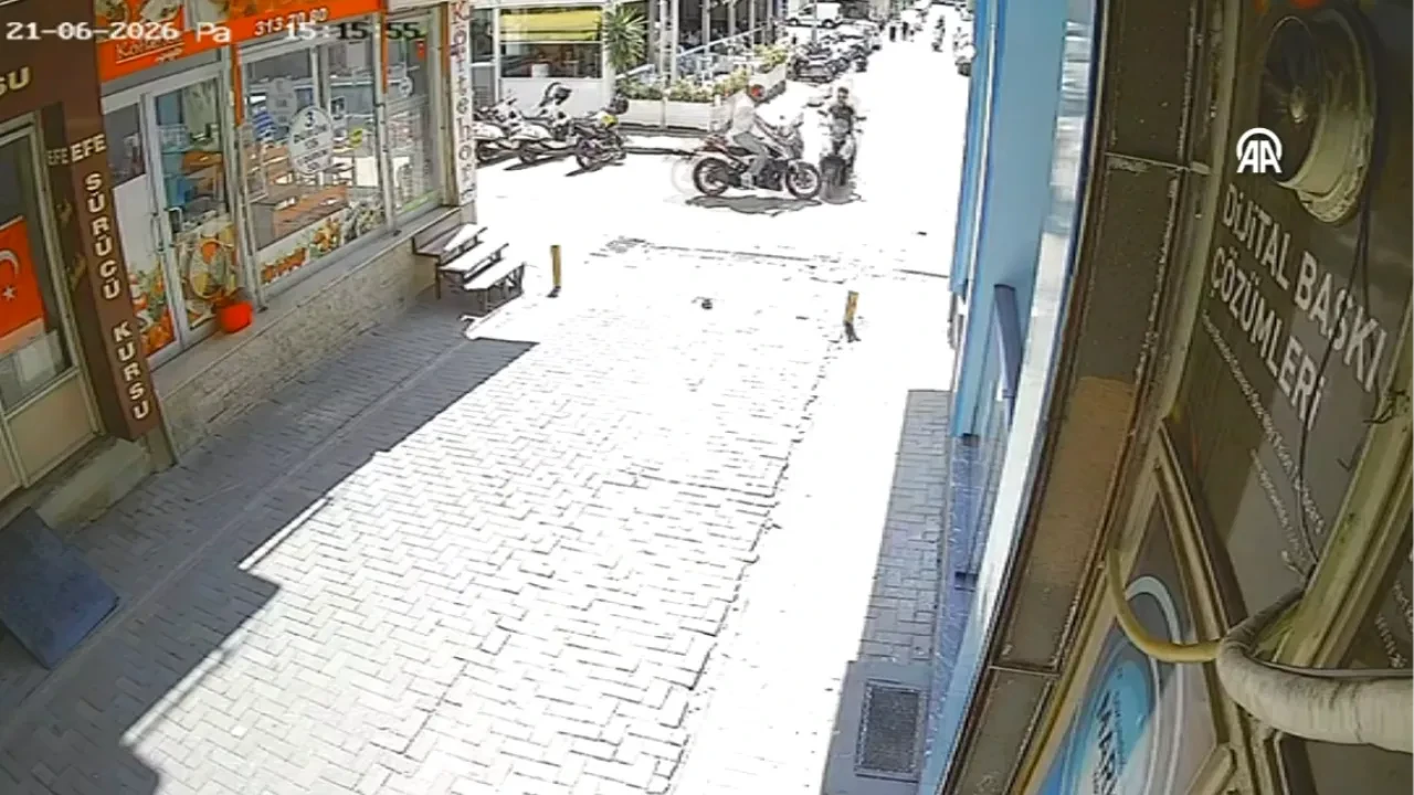 Aydın'da iki motosiklet çarpıştı: Kaza anı saniye saniye kamerada