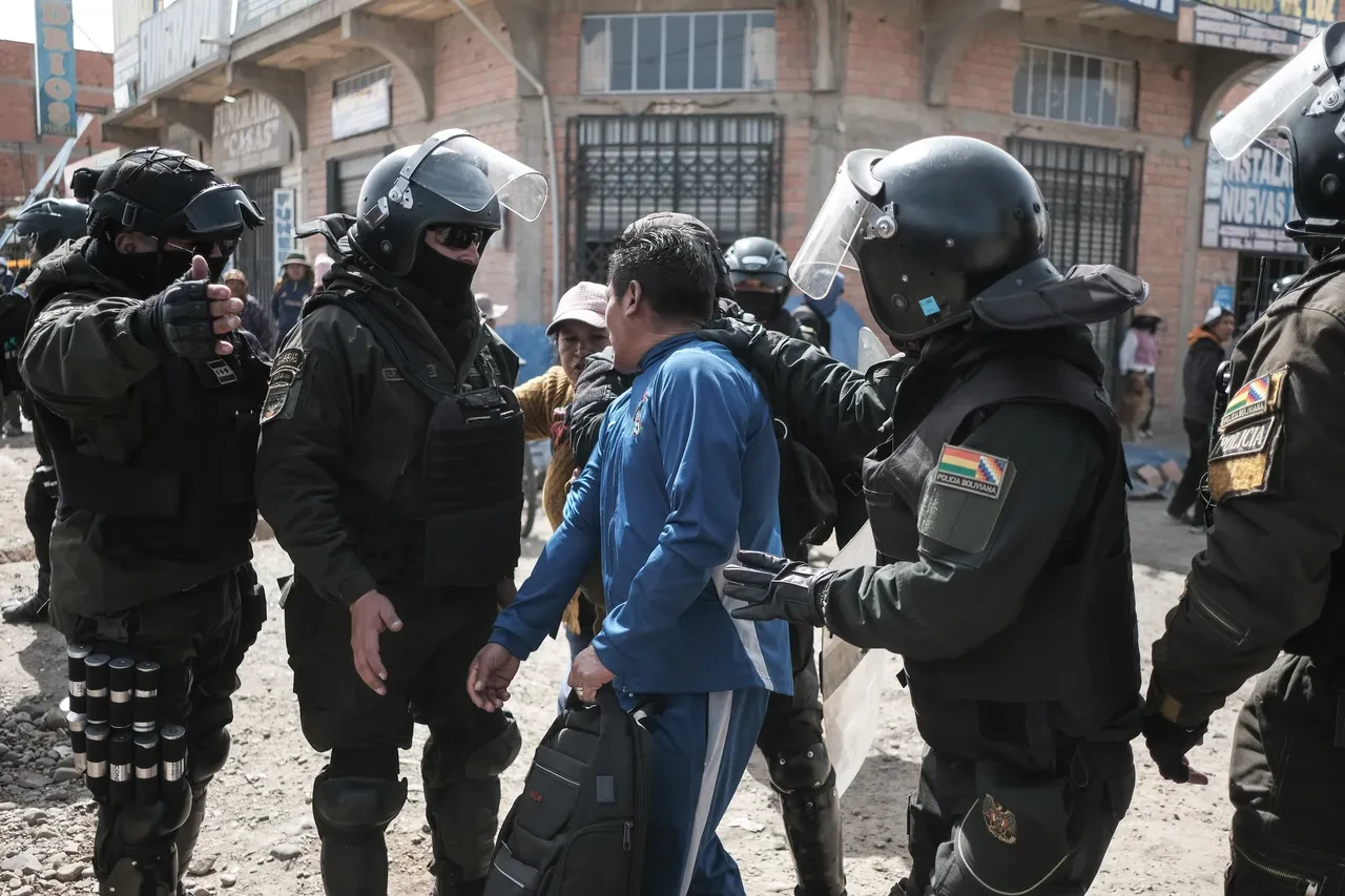 Bolivya'da sokaklar karıştı! OHAL ilan edildi