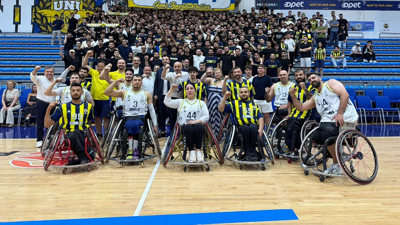 Fenerbahçe derbide Beşiktaş'ı yendi! Sarı-lacivertliler 1-0 öne geçti