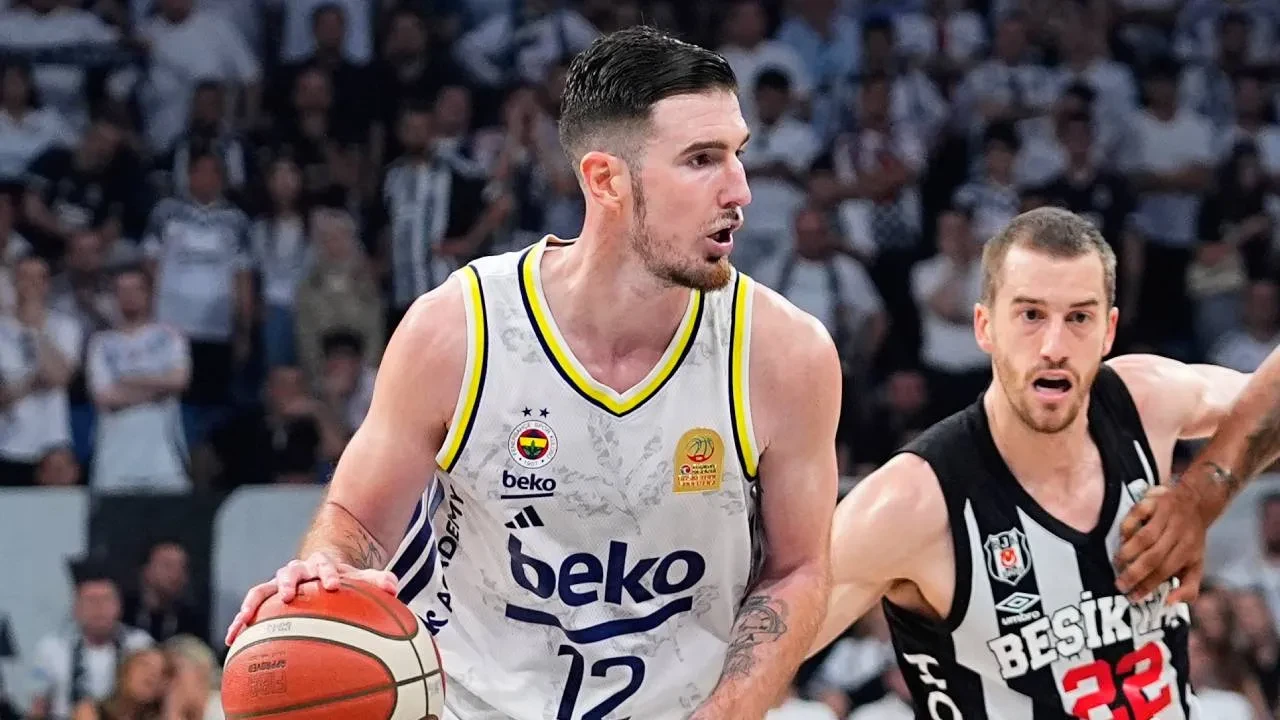 Fenerbahçe'nin yıldızı takımdan ayrıldı! Kariyerini noktaladığını duyurdu