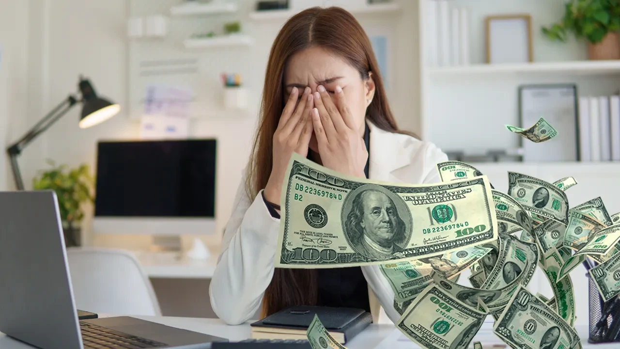 Finansal kaygı yaşayan kadınlara özel: Maaş gününü beklemeden "bütçe anksiyetesi" ile başa çıkma yolları
