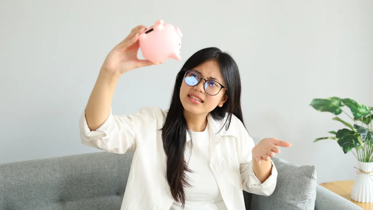 Finansal kaygı yaşayan kadınlara özel: Maaş gününü beklemeden "bütçe anksiyetesi" ile başa çıkma yolları