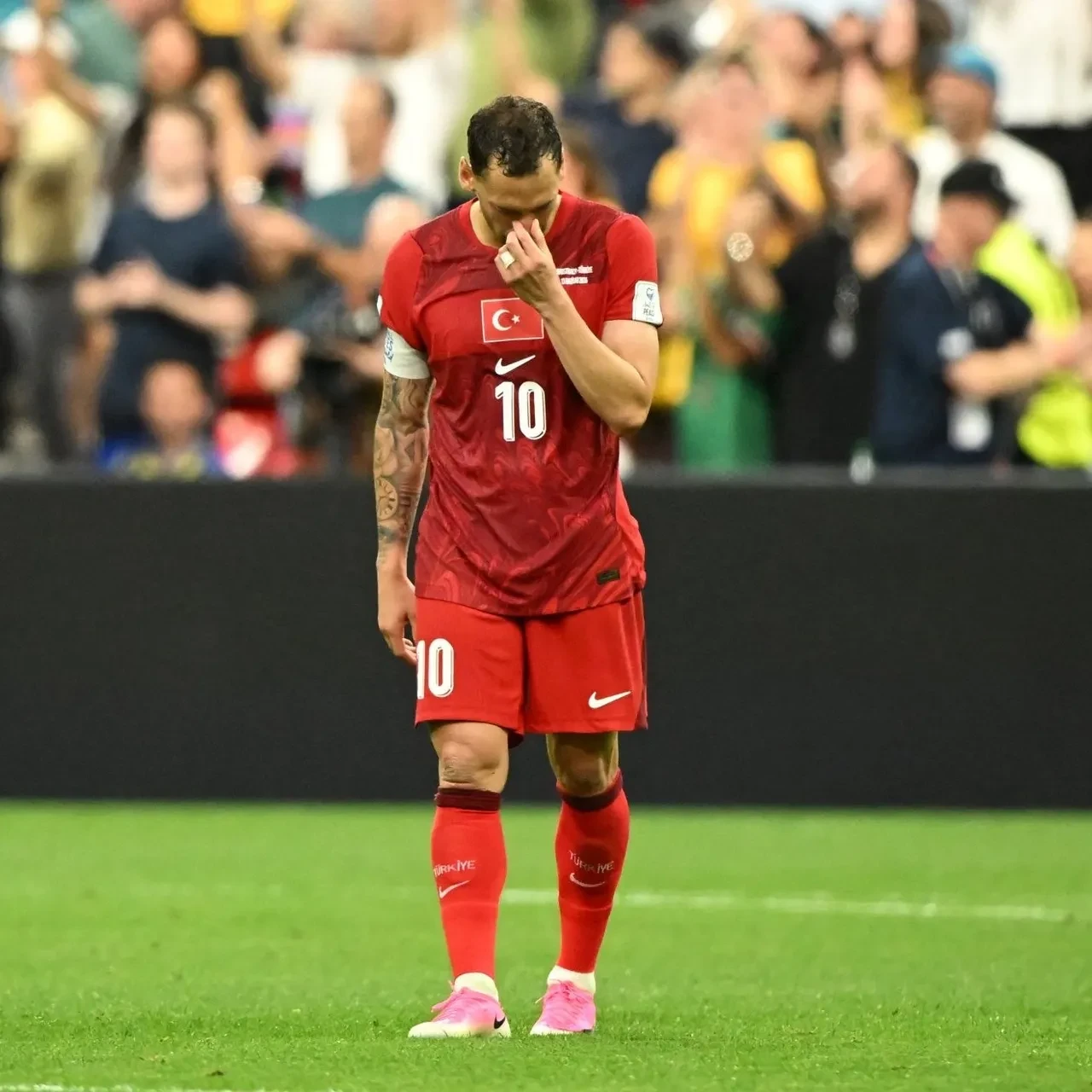 Hakan Çalhanoğlu'nun eşinden eleştirilere sert tepki