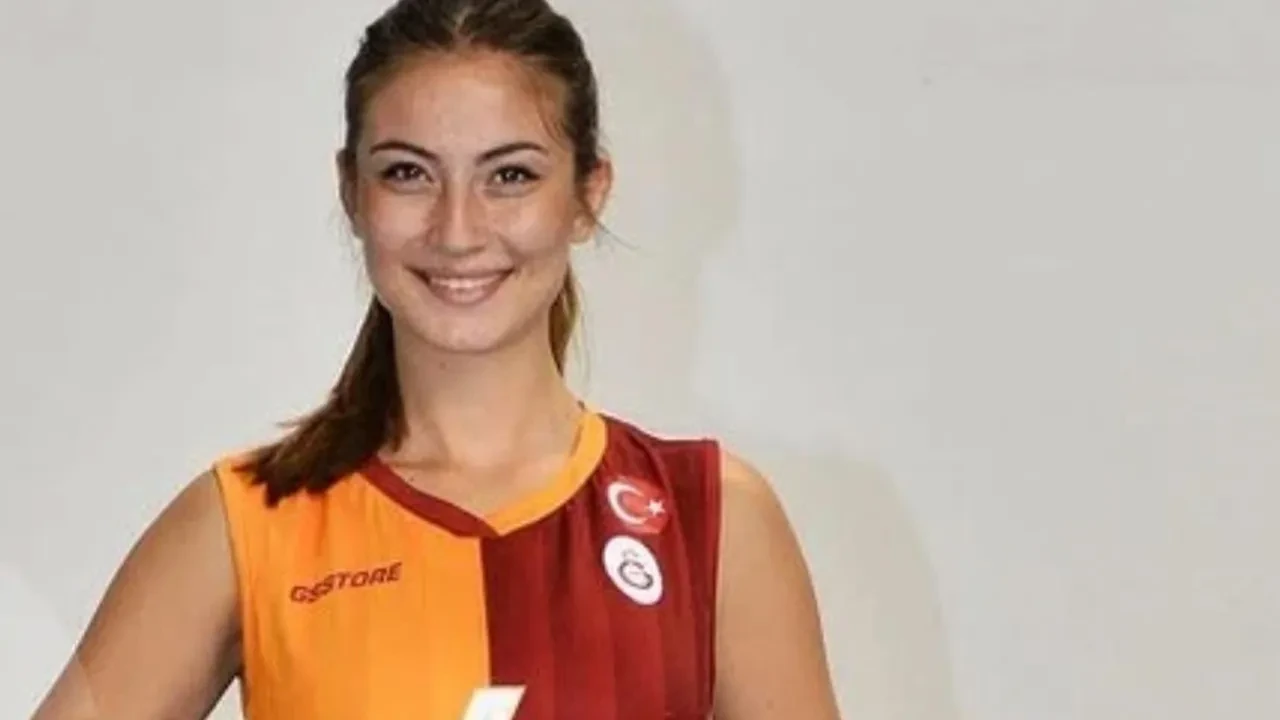 MasterChef 2026 konuğu Araz Aknam'ın eşi Ecem Alıcı kimdir, kaç yaşında? Meğer herkesin tanıdığı voleybolcuyla evliymiş! 