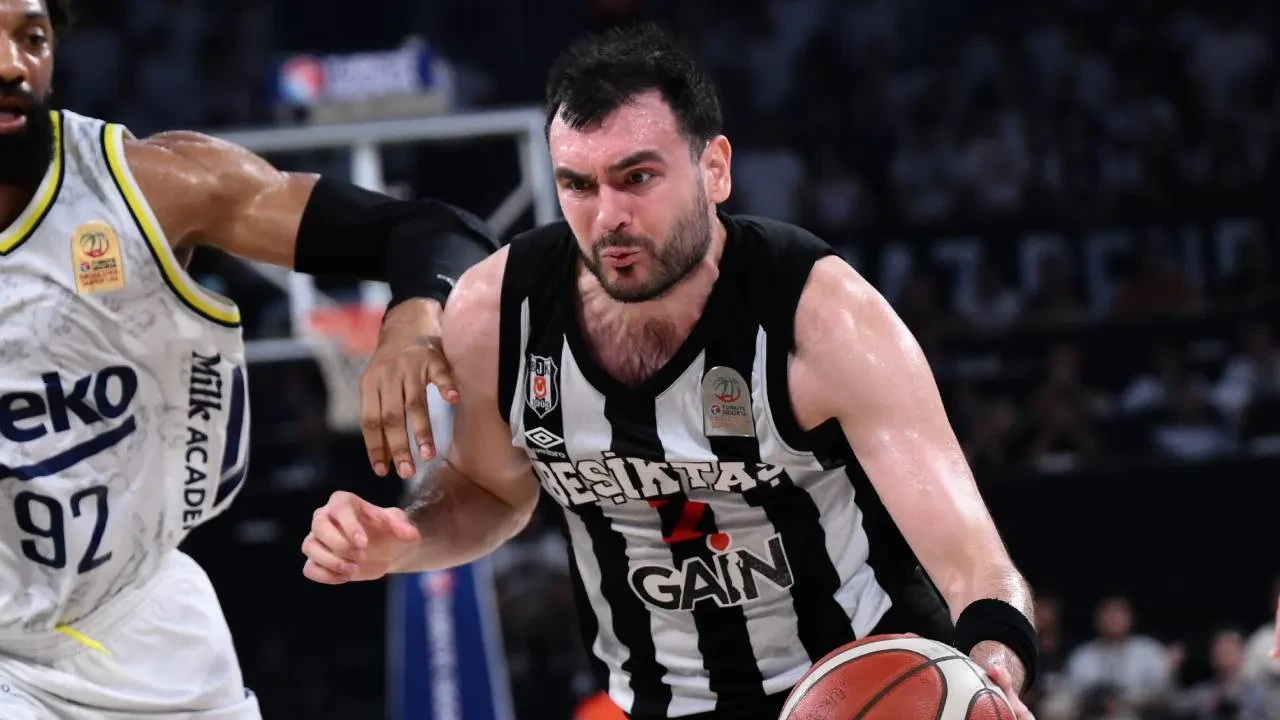 Milli oyuncu Beşiktaş'a veda etti! Ayrılığını sosyal medyadan duyurdu
