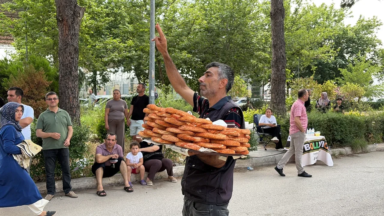 Osmaniye’de adaylara süreyi simitçi hatırlattı