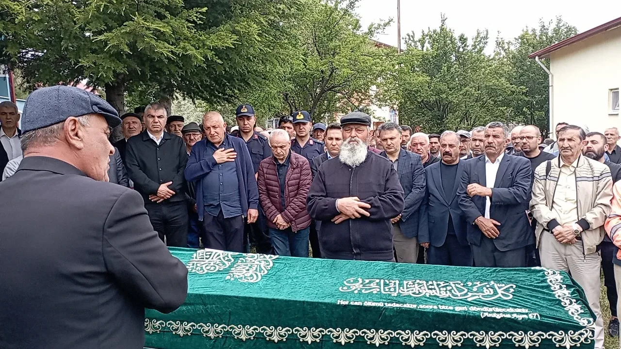 Rıza Çalımbay’ın acı günü: Annesi Fatma Çalımbay Sivas’ta son yolculuğuna uğurlandı