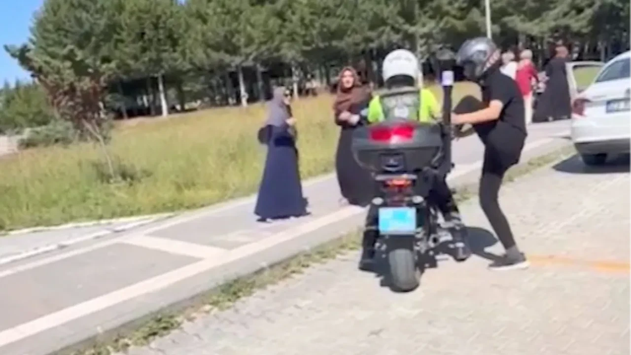 Sınava geç kalan öğrencilerin yardımına polisler yetişti