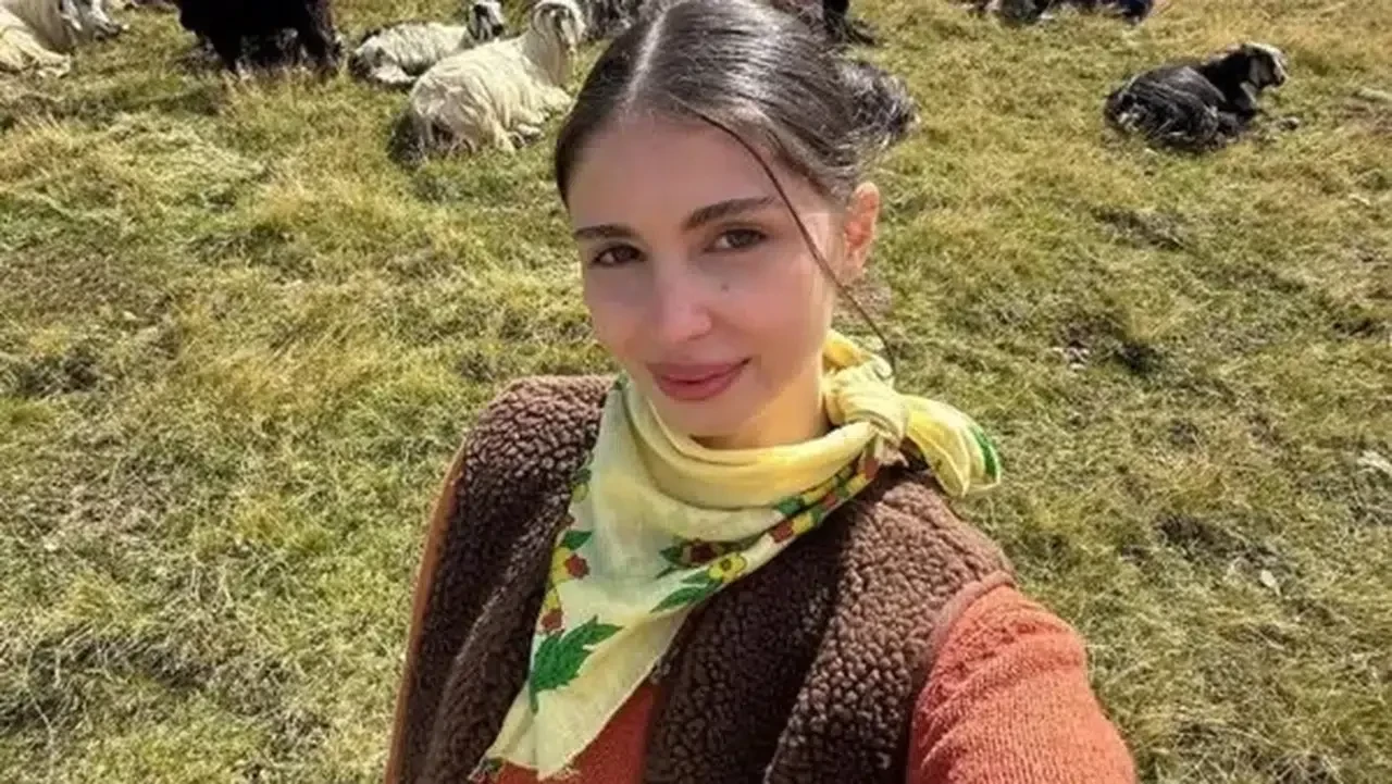 Zeynep Atılgan ve Ali Öner'in arası açıldı! Denizde dikkat çeken mesafe sosyal medyayı salladı