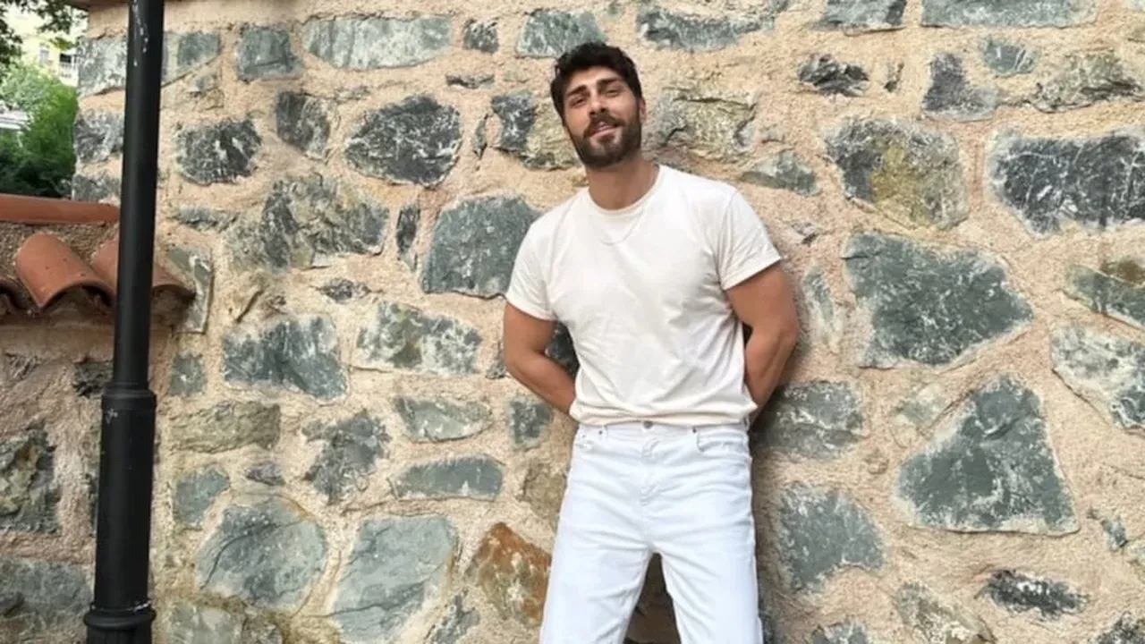 Zeynep Atılgan ve Ali Öner'in arası açıldı! Denizde dikkat çeken mesafe sosyal medyayı salladı