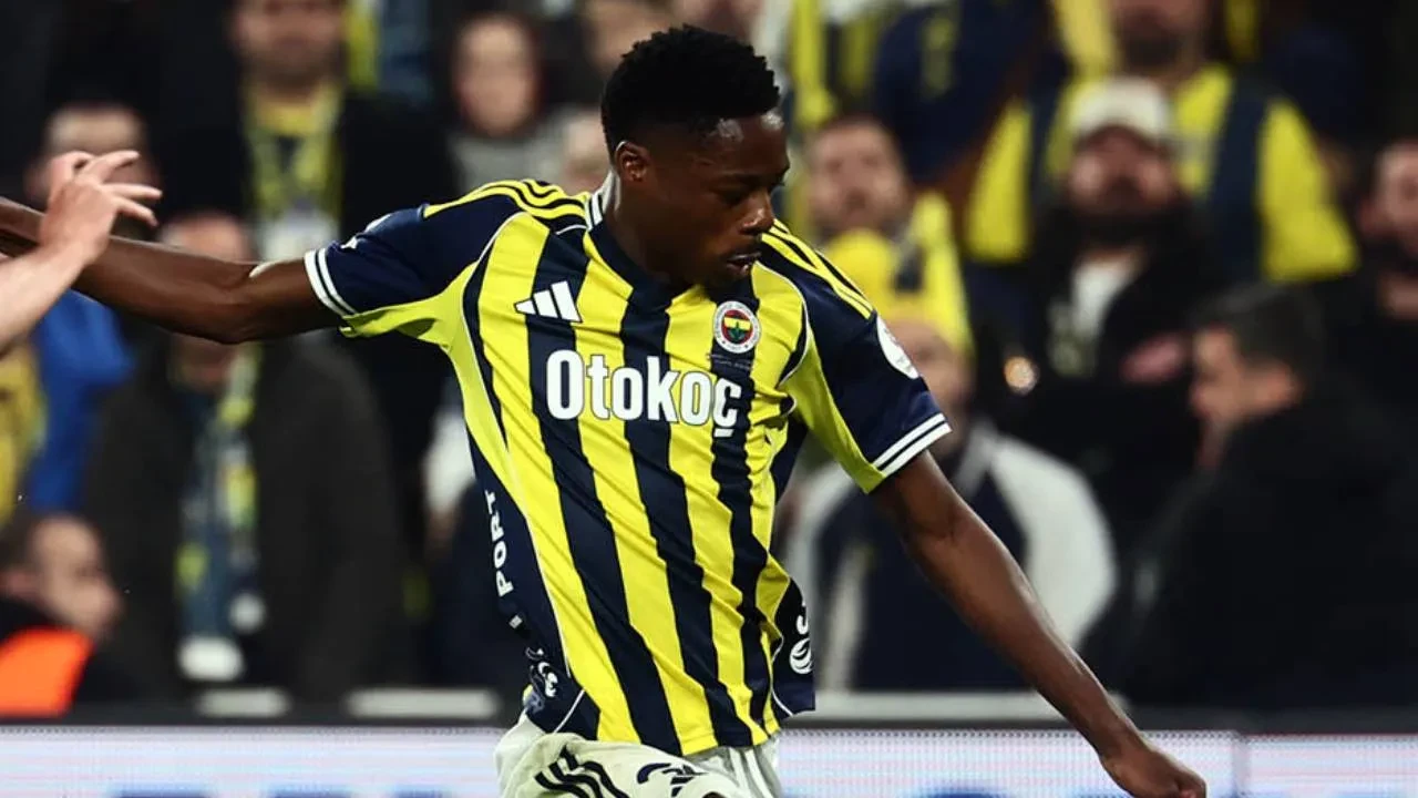 Devre arasında gelen yıldız Fenerbahçe'den ayrılıyor! Transfer görüşmeleri başladı