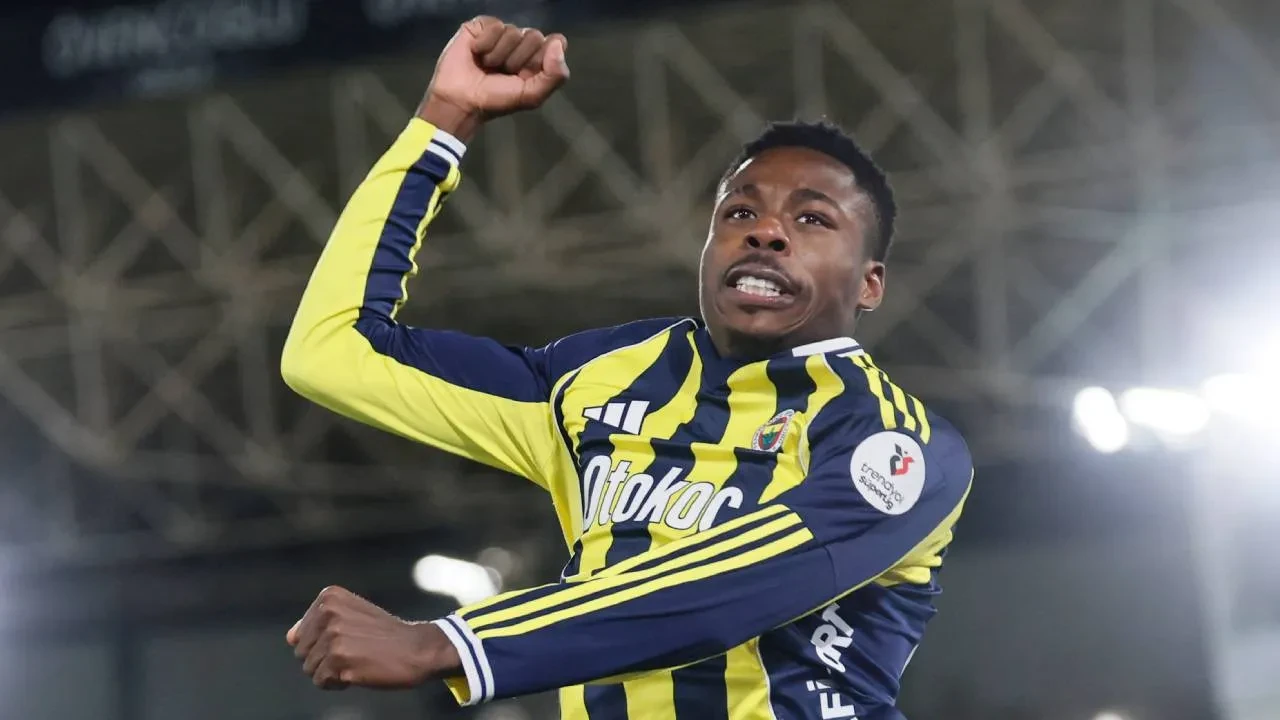 Devre arasında gelen yıldız Fenerbahçe'den ayrılıyor! Transfer görüşmeleri başladı
