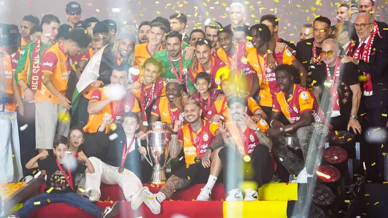 Galatasaray'a Brezilyalı orta saha! Felipe Melo da yıldız ismi önerdi