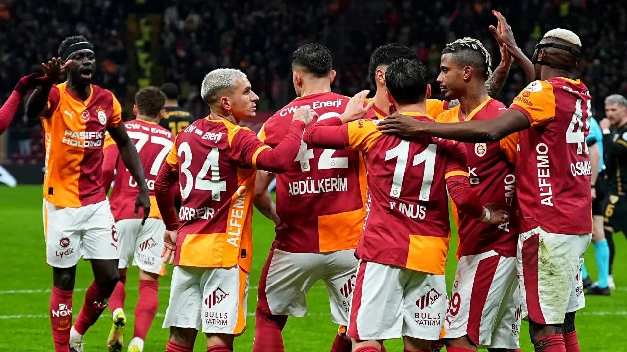 Galatasaray'a Brezilyalı orta saha! Felipe Melo da yıldız ismi önerdi