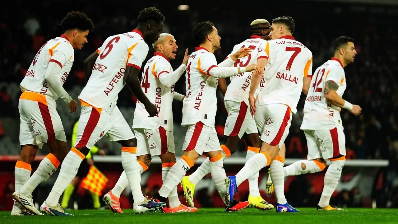 Galatasaray'a Brezilyalı orta saha! Felipe Melo da yıldız ismi önerdi