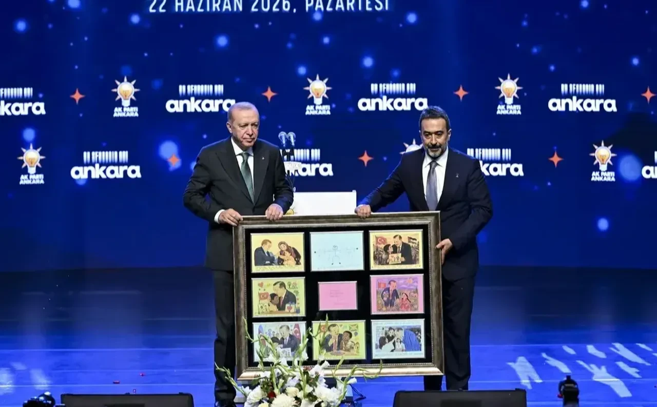 Haymana Belediye Başkanı Levent Koç, AK Parti'ye geçti! Rozetini Cumhurbaşkanı Erdoğan taktı